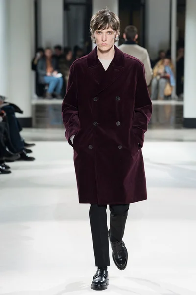 Look 10